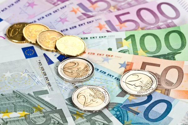 24 ноября евро подорожало на 19 копеек.