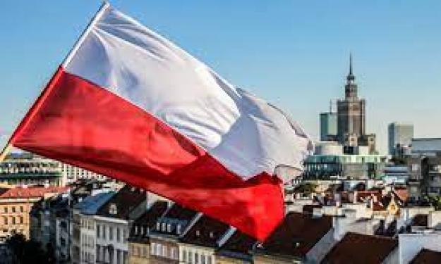 Більшість держав Євросоюзу погодилися з пропозицією Єврокомісії запровадити «стелю» на ціну російської нафти на рівні $65−70 за барель, проте Польща виступила за набагато нижчу межу — $30 за барель.