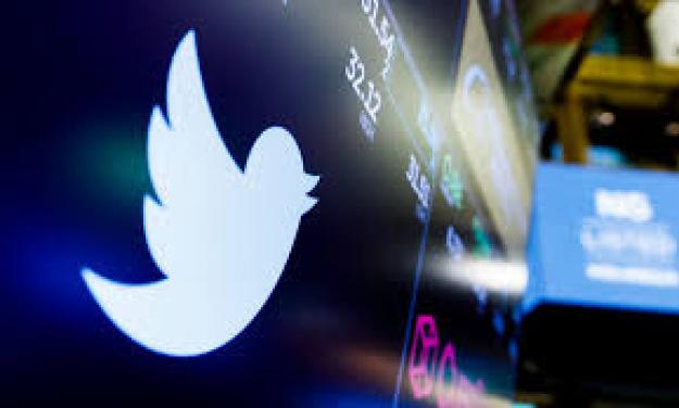 Почти все известные мировые бренды сократили рекламу в Twitter или отказались от нее после того, как владельцем соцсети стал миллиардер Илон Маск.