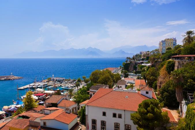 Мешканці турецького міста Анталія вимагають від влади заборонити продавати та здавати в оренду нерухомість росіянам.