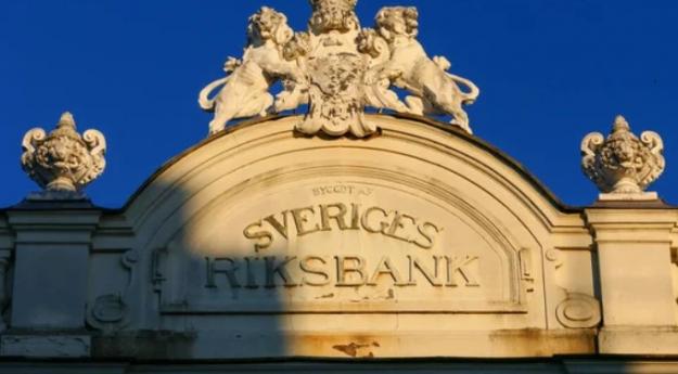 Центральный банк Швеции (Риксбанк) с 21 декабря прекратит обмен наличных гривен украинских беженцев на шведскую крону.