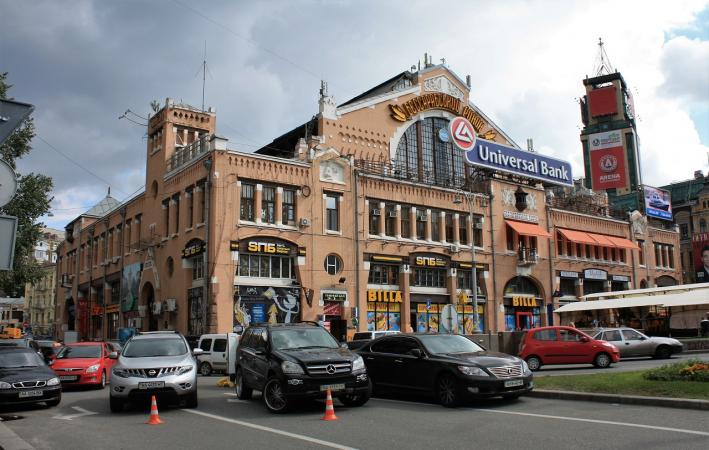 В случае новых ударов врага по энергообъектам Украины и полному отсутствию электроснабжения в Киеве будут продолжать работать отдельные супермаркеты, рынки и торговые центры.