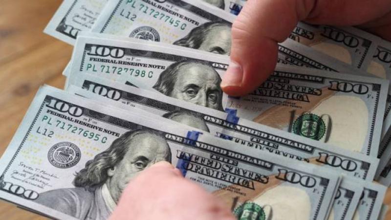 В ноябре физлица купили безналичной валюты на $362 млн, а наличной — на $1,369 млрд.