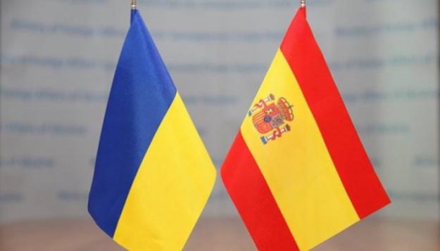 Министр по вопросам экологического перехода Испании Тереза Рибера на встрече с послом Украины Сергеем Погорельцевым объявила о перечислении 4,5 миллиона евро в Фонд энергетической поддержки Украины, созданный Европейской комиссией.