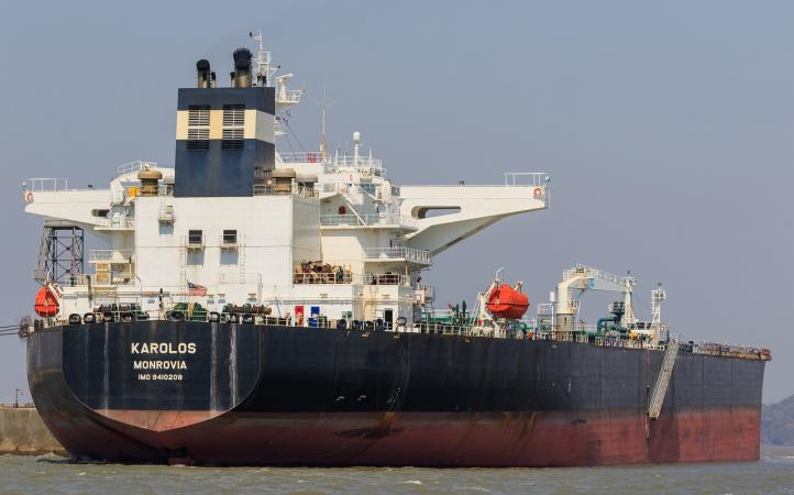Количество нефтяных танкеров, ожидающих в Черном море прохождения стамбульского пролива Босфор на пути к Средиземному морю, в четверг, 8 декабря, выросло на 5.