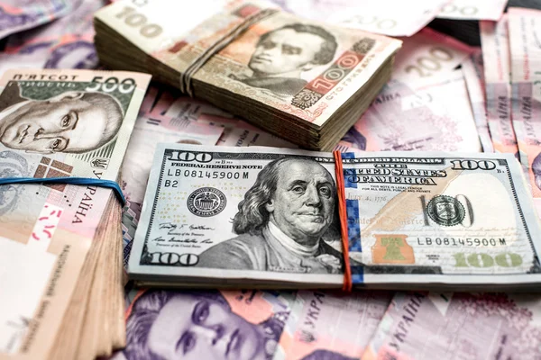 Объемы наличной иностранной валюты вне банков с начала года увеличились на $9,9 млрд.