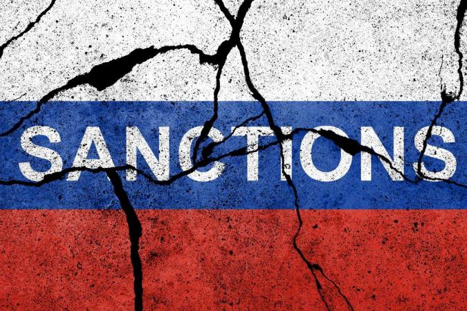 Совет Европейского союза в пятницу, 16 декабря, принял девятый пакет санкций, направленный на усиление давления на Россию в связи с ее войной против Украины.