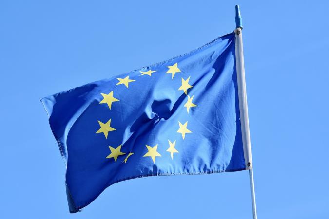 Европейский Союз намерен помочь профинансировать электрокабель, который соединит Грузию и Азербайджан со странами ЕС через Черное море.