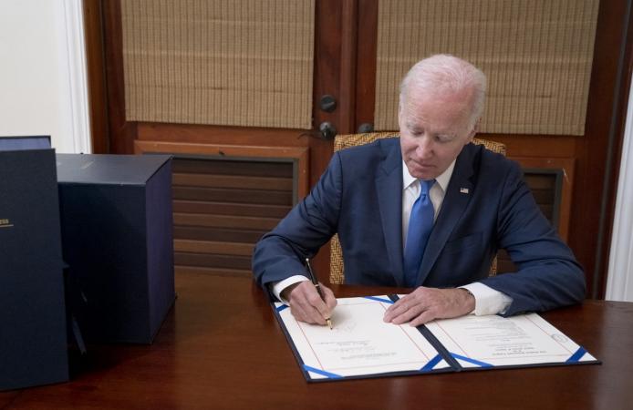 Президент Джо Байден подписал бюджет США на 2023 год финансовый год.