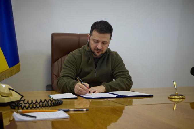 Президент Украины Владимир Зеленский подписал Закон 2801-ІХ (законопроект 6173) о взаимном признании квалифицированных электронных доверительных услуг и имплементации законодательства Европейского Союза в сфере электронной идентификации.
