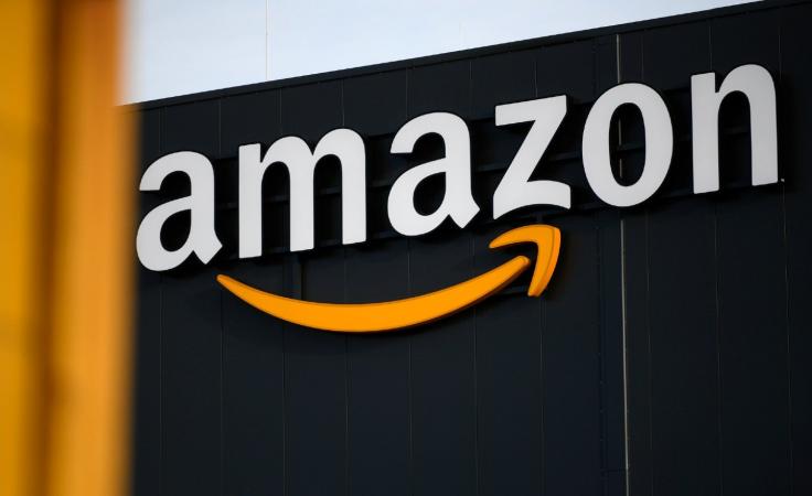 Крупнейший в мире интернет-ритейлер Amazon.com Inc отчитался о самом низком показателе чистой прибыли в четвертом квартале с 2014 года, что привело к рекордному годовому убытку.