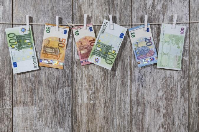 6 февраля европейская валюта подешевела на 19 копеек.
