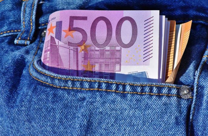 В среду, 15 февраля, европейская валюта подорожала на 25 копеек.