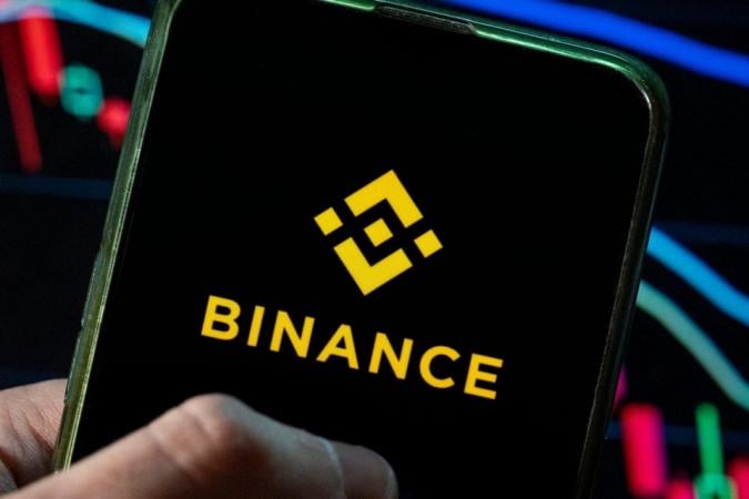 Криптовалютный гигант Binance Holdings Ltd. рассматривает возможность прекращения отношений с деловыми партнерами из США из-за усиления давления со стороны местных регуляторов.