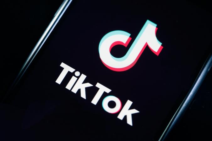 Європейська комісія тимчасово заборонила співробітникам використовувати TikTok через проблеми з безпекою, пов'язані з практикою збору даних у цій соціальній мережі.