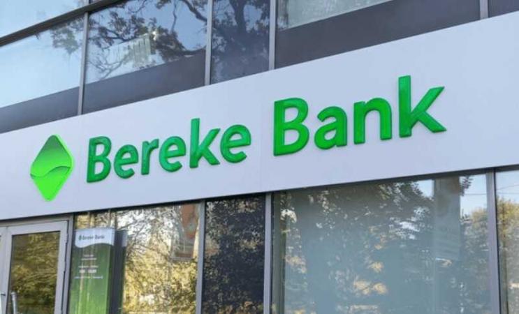 Бывшая «дочка» Сбербанка в Казахстане Bereke bank с 6 марта перестанет выдавать наличные с карт «Мир», выпущенных российскими банками, попавшими под санкции США.