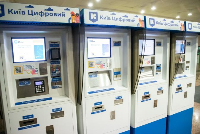 Поповнення транспортних карток, а також продаж паперових qr-квитків відновлено на всіх станціях метро.