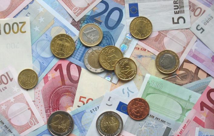 К закрытию межбанка курс доллара не изменился в покупке и продаже.