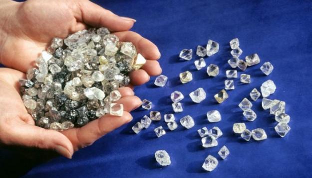 Представники уряду США та керівництва Єврокомісії провели зустріч з керівниками компаній алмазної промисловості й торгівлі щодо запровадження санкцій проти алмазної галузі РФ.