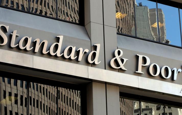 Міжнародне агентство S&P Global Ratings підвищило довгострокові та короткострокові кредитні рейтинги одразу кількох дочірніх компаній Freedom Holding — з «B-» до «B».