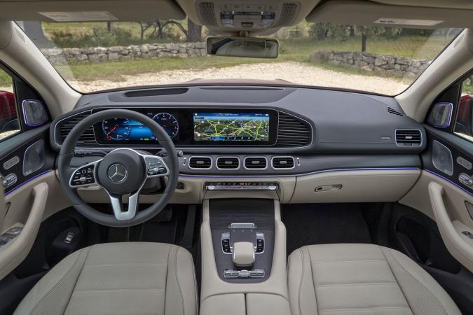 Начиная с марта месяца, Mercedes предлагает своим клиентам в Германии новый способ оплаты в автомобиле.
