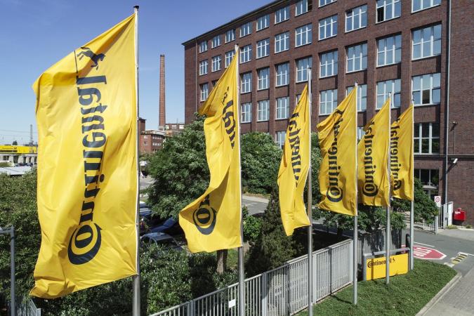 Німецький виробник шин та автокомпонентів Continental AG планує остаточно піти з РФ, продавши свій завод у Калузі.