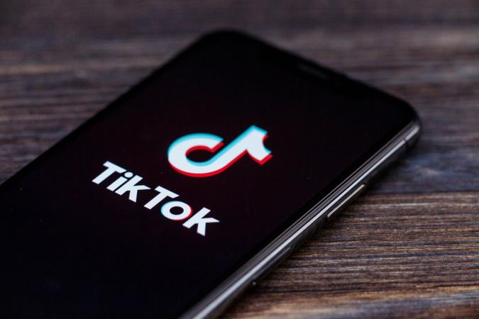 Совет национальной безопасности Бельгии в пятницу, 10 марта, запретил использование популярного китайского приложения TikTok на рабочих телефонах государственных служащих.