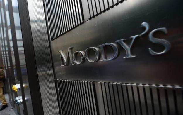 Міжнародне рейтингове агентство Moody's знизило свій прогноз по всій банківській системі США зі стабільного до негативного, випливає з доповіді агентства, витримки з нього наводить CNBC.►Читайте сторінку «Мінфіну» у фейсбуці: головні фінансові новиниПрогноз Moody's«Ми змінили наш прогноз щодо банківської системи США зі стабільного на негативний, щоб відобразити швидке погіршення операційного середовища після відтоку депозитів із Silicon Valley Bank (SVB), Silvergate Bank та Signature Bank (SNY), а також банкрутства SVB та SNY», — йдеться у повідомленні.