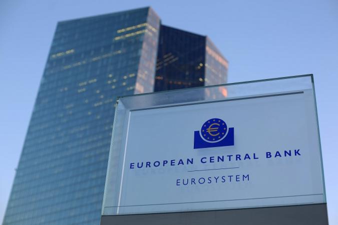 Європейський центральний банк підвищив ключову ставку на 50 базисних пунктів — з 3% до 3,5% - на засіданні у четвер, 16 березня.