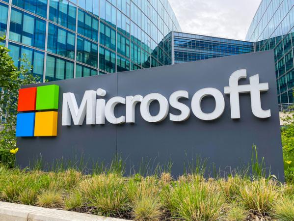 У компанії Microsoft наступного року готуються запустити новий магазин додатків для ігор на iPhone та Android-смартфонах, якщо таке придбання Activision Blizzard за $75 млрд буде схвалено регулювальними органами.