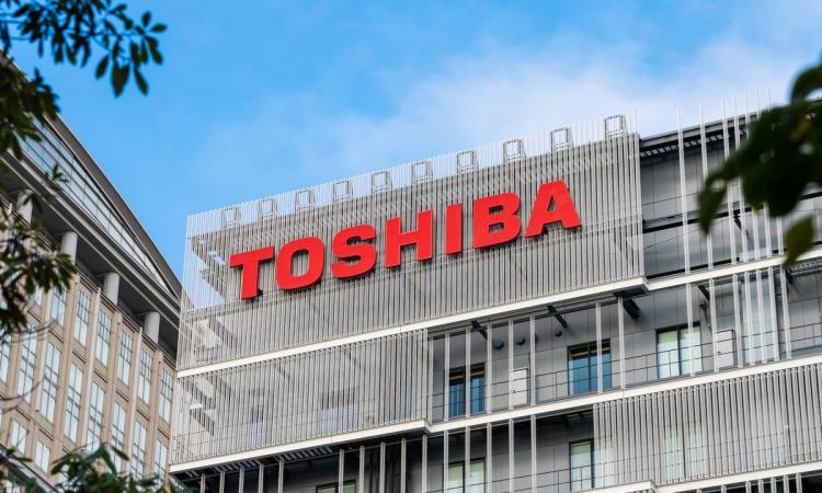 Правління японської технологічної корпорації Toshiba схвалило пропозицію на суму $15 млрд від коносорціуму на чолі з японським фондом прямих інвестицій Japan Industrial Partners (JIP).