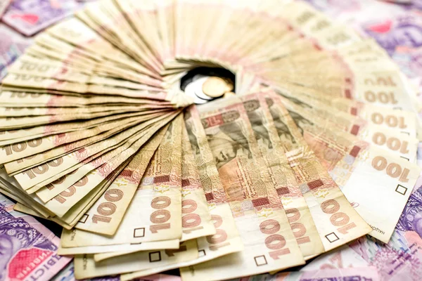 Нацбанк в марте получил первый купонный платеж по военным облигациям, приобретенным у Министерства финансов для покрытия бюджетного дефицита эмиссионной гривной.
