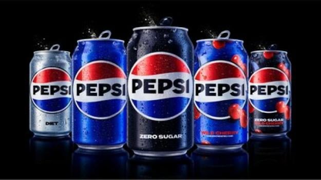 Pepsi представила новий логотип та систему візуальної ідентифікації, які почнуть використовуватися до 125-річчя бренду цієї осені у США та Канаді, а на світовому ринку з'являться 2024-го, повідомила пресслужба американської компанії.► Читайте «Мінфін» у Instagram: головні новини про інвестиції та фінансиВперше за 14 роківЦе перше оновлення культового логотипу Pepsi у вигляді земної кулі за 14 років, зазначається у пресрелізі.