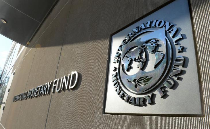 Базовий сценарій чотирирічної програми розширеного фінансування EFF Міжнародного валютного фонду для України передбачає дефіцит фінансування в розмірі $115 млрд, тоді як негативний — $240 млрд.