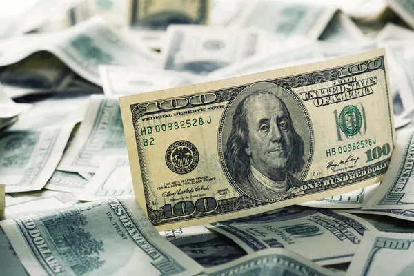 Национальный банк в марте купил на межбанковском валютном рынке $5,2 млн и продал $1674,1 млн.
