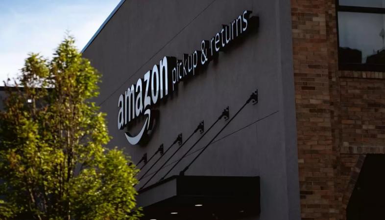 Компанія Amazon заявила, що скоротить винагороди співробітникам за акції, що є частиною її компенсаційного плану, через невизначеність економіки.
