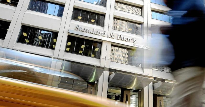 Міжнародне рейтингове агентство S&P Global Ratings знизило довгострокові суверенні кредитні рейтинги України в іноземній валюті з «CCC+» до «CCC» з негативними прогнозами.