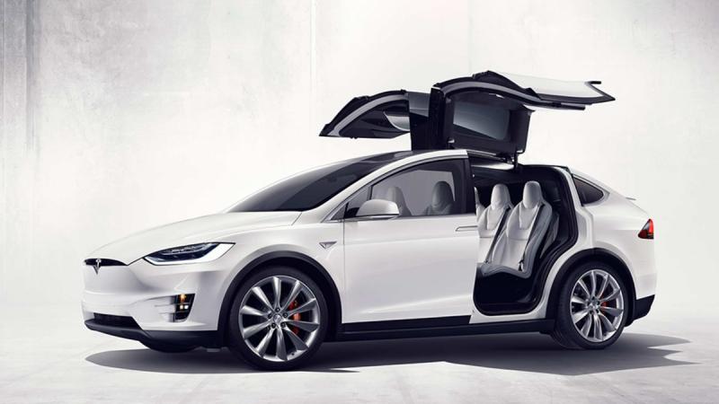 Tesla за рік піднялася на два рядки у списку найдорожчих автомобільних брендів світу і вперше очолила його, обігнавши Mercedes-Benz та Toyota, свідчать дані Brand Finance.► Читайте «Мінфін» у Instagram: головні новини про інвестиції та фінансиВартість бренду Tesla зараз оцінюється в $66,2 млрд, за рік показник зріс на 44%, а з допандемійних часів — уп'ятеро.