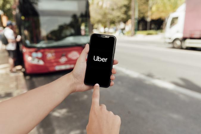 Американська компанія Uber, яка володіє однойменним сервісом виклику таксі, позбулася своєї частки, що лишалась, у російській групі компаній «Яндекс.