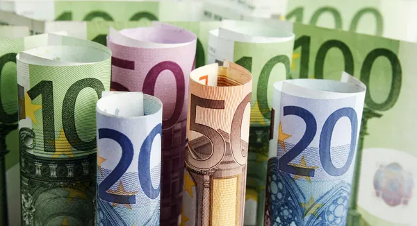 1 мая европейская валюта подешевела на 21 копейку.