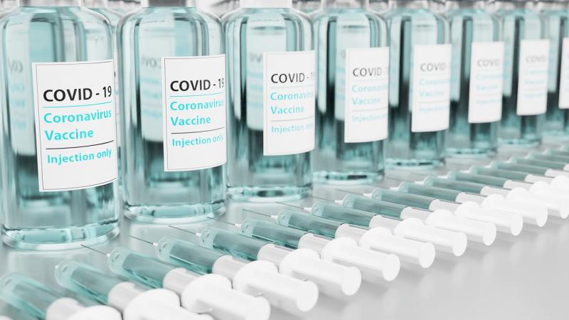 Соединенные Штаты отменят свои требования по вакцинации от COVID-19 для международных путешественников и федеральных служащих в конце дня 11 мая, когда закончится чрезвычайная ситуация в области общественного здравоохранения, связанная с пандемией.