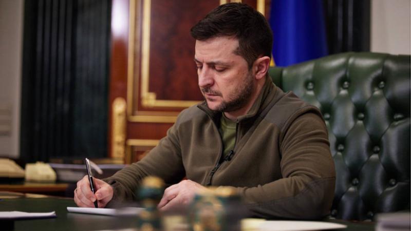 Президент Володимир Зеленський підписав закон № 8433, який запроваджує правила розподілу та звітування коштів на спецрахунках, які відкриті в НБУ для допомоги Україні.