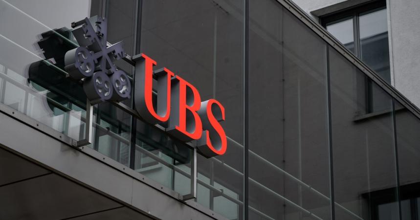 Холдинг UBS розглядає варіанти продажу швейцарського підрозділу Credit Suisse, включаючи потенційне збереження інвестиційно-банківських операцій цього підрозділу при продажу решти.