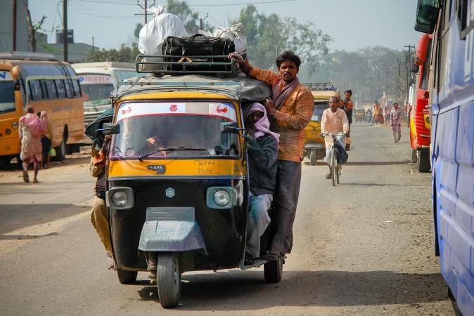 Згідно зі звітом, підготовленим на замовлення міністерства нафти, Індія повинна заборонити транспортні засоби у містах із населенням понад мільйон людей і містах із високим рівнем забруднення до 2027 року у рамках переходу країни до зеленої економіки.