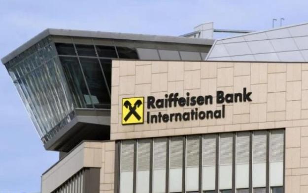 Австрійська група Raiffeisenbank International (RBI) скоротила кореспондентські відносини з банками країн СНД, які беруть участь у сірих схемах постачання товарів до росії.