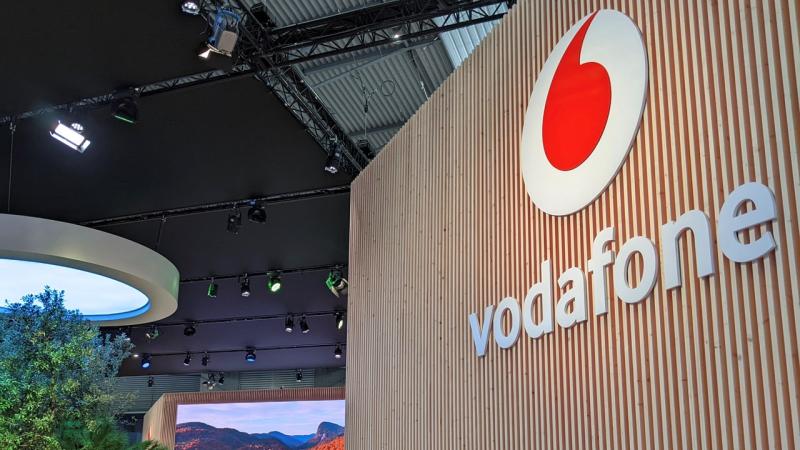 Новый руководитель британской телекоммуникационной группы Vodafone Маргерита Делла Валле заявила, что сократит 11 000 рабочих мест в течение трех лет, чтобы восстановить конкурентное преимущество компании, поскольку прогнозирует падение свободного денежного потока на 1,5 млрд евро в этом году.