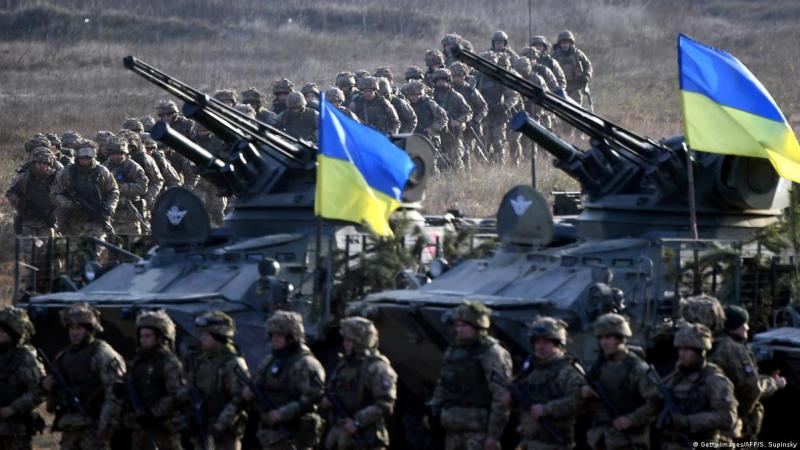 Наразі 60% державного бюджету України спрямовується на армію.
