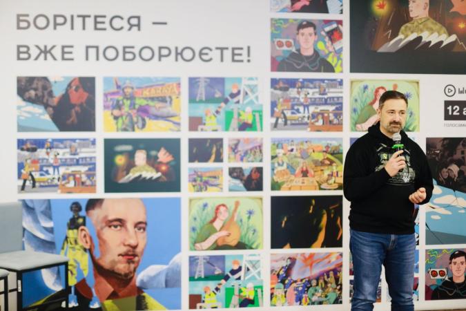 У рамках проєкту «Борітеся — вже поборюєте» Укрпошта створила 12 аудіолистівок з авторськими підписами, що «говорять» голосами сучасних українських Героїв.