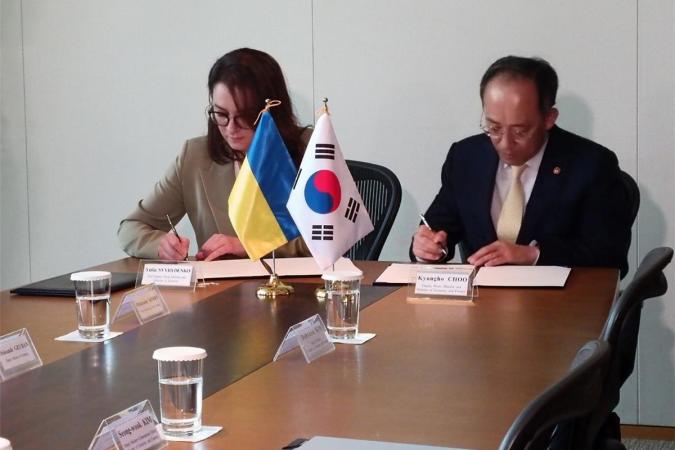 Україна та Корея домовилися про співпрацю, в рамках якої передбачається отримання до $8 млрд кредитних коштів під, зокрема, проєкти з відбудови.