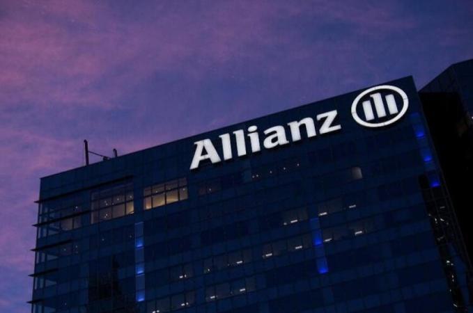 Один из крупнейших страхователей в мире — немецкий концерн Allianz Group — закрыл соглашение о продаже контрольного пакета акций своего российского подразделения «Альянс» местной компании «Интерхолдинг».